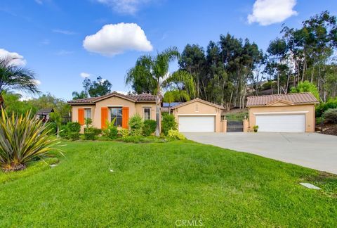 Photo of 26161 Wyndemere Court, Escondido, CA 92026 (MLS # CV25254188)