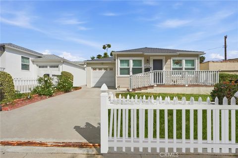 Photo of 2076 Elanita Dr, San Pedro, CA 90732 (MLS # PW25246386)