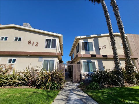 Photo of 616 S Fir Avenue #8, Inglewood, CA 90301 (MLS # SB26233473)