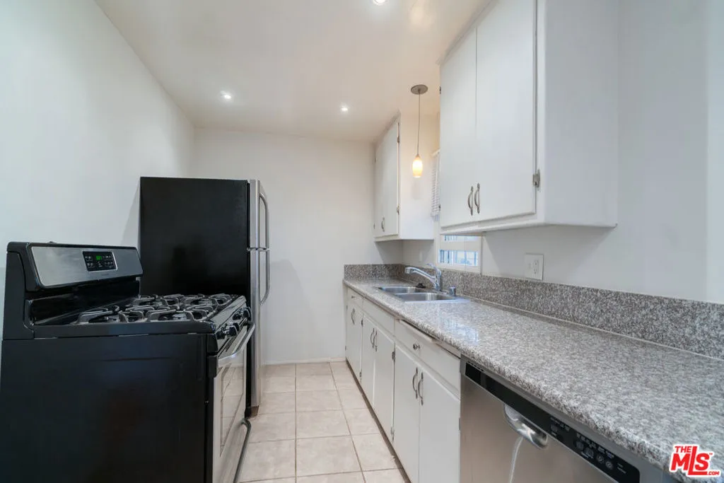 Los Angeles, California 90025, United States, ,1 BathroomBathrooms,Residential,Active,151763