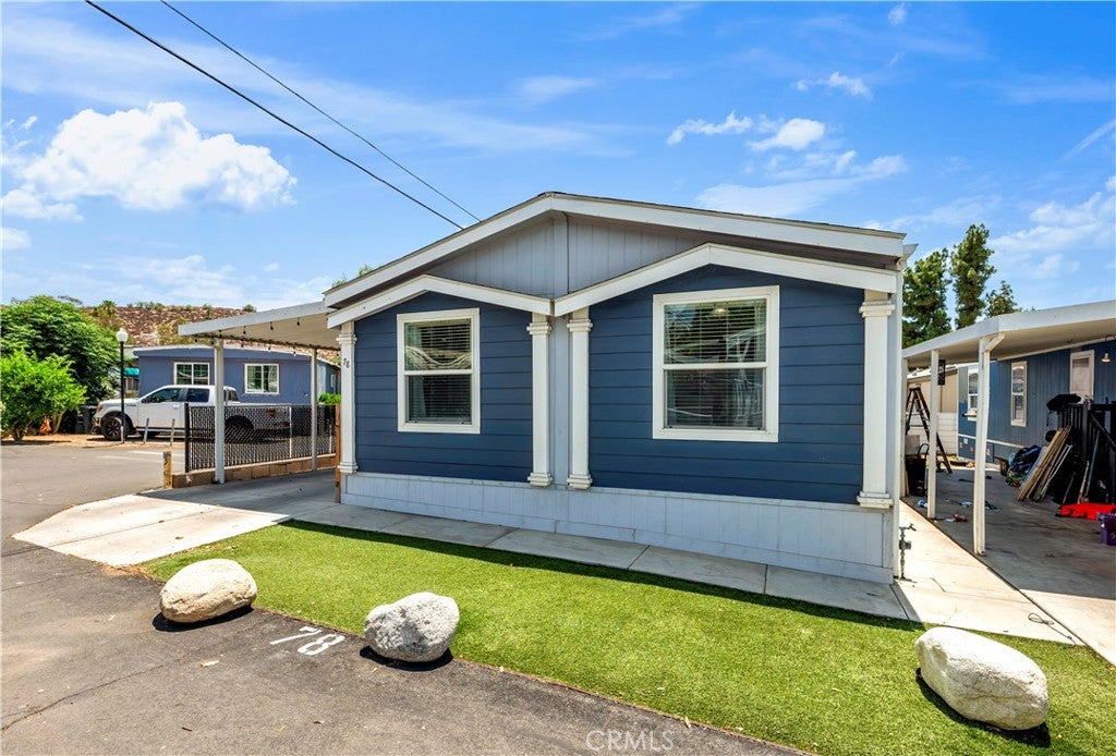 300 N Ellis 78