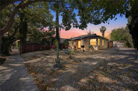 Photo of 261 N Oak Ave, Pasadena, CA 91107 (MLS # DW26053309)