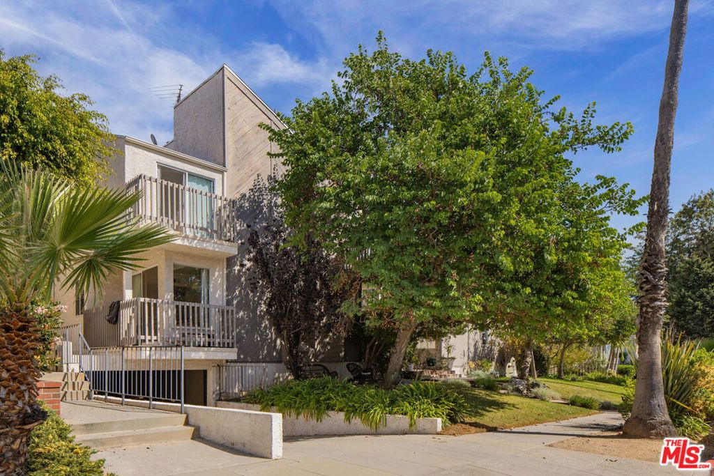 Photo of 945 21st Street #4, Santa Monica, CA 90403 (MLS # 26102254)