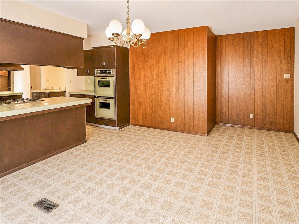 146 W Hanford Armona