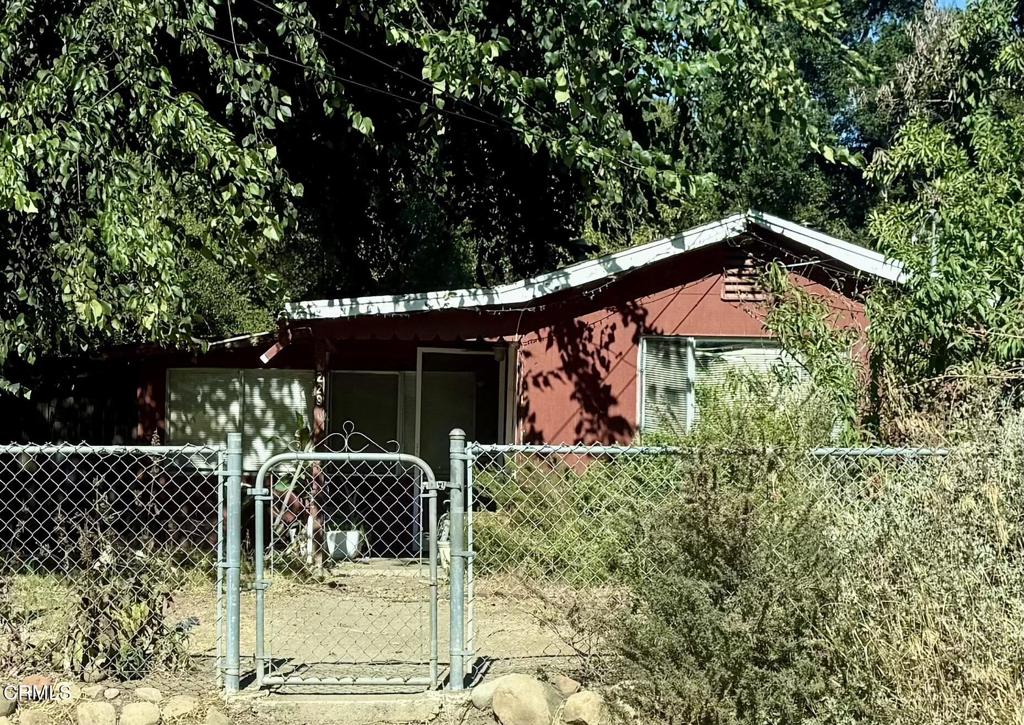 Fixer opportunity in the quaint Meiner's Oaks area of Ojai. The possibilities are endless with this home. It sits on a large 7800+ square foot lot that provides plenty of room for an ADU (check with the county for any restrictions). Unfortunately due to the current condition of the house, the seller is only considering cash offers.