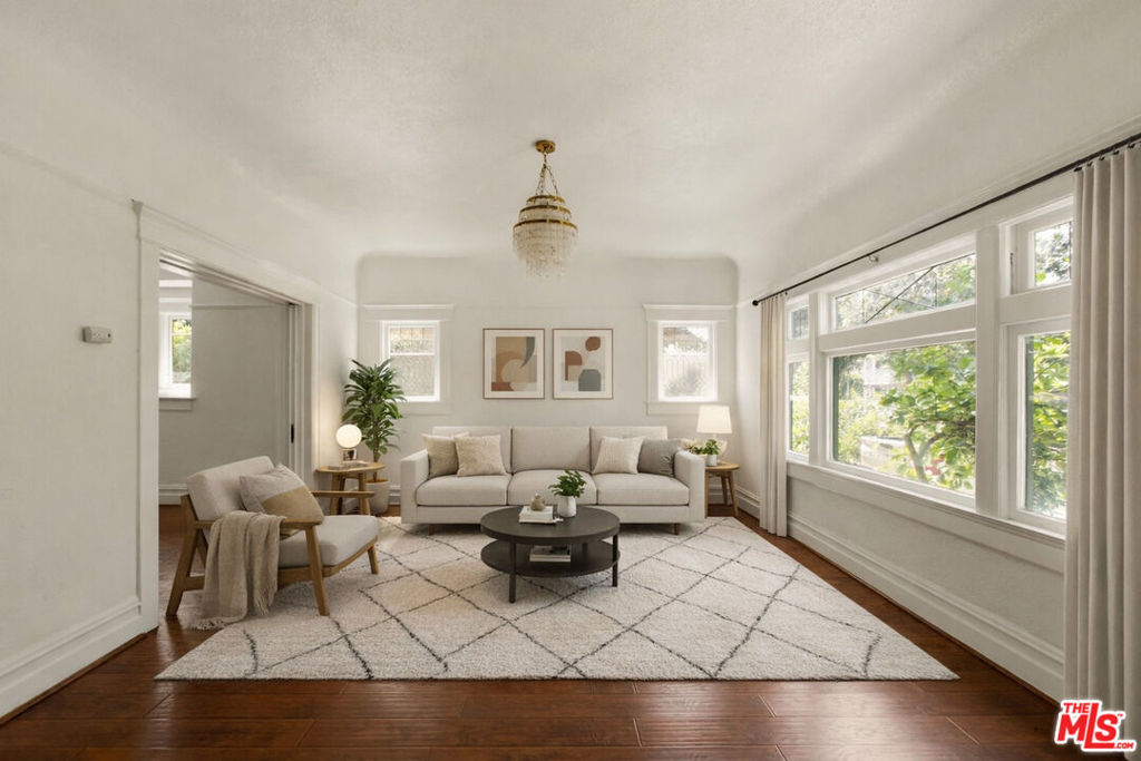 2302 S BUDLONG Avenue