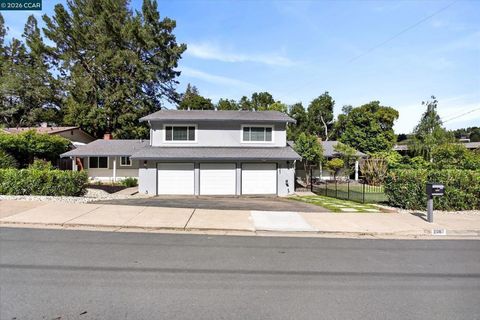 Photo of 2083 Donald Dr Dr, Moraga, CA 94556 (MLS # 41133373)