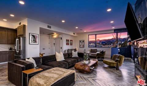 Photo of 137 N Doheny Drive #4, Los Angeles, CA 90048 (MLS # 26647047)