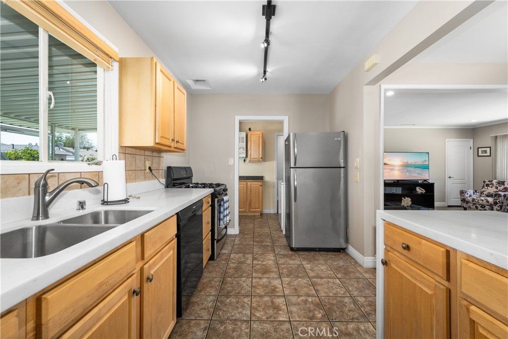 listing image 130724804005018768367