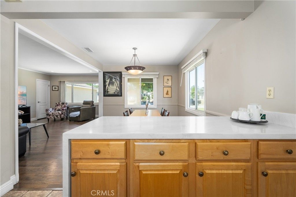 listing image 130729946292957415395