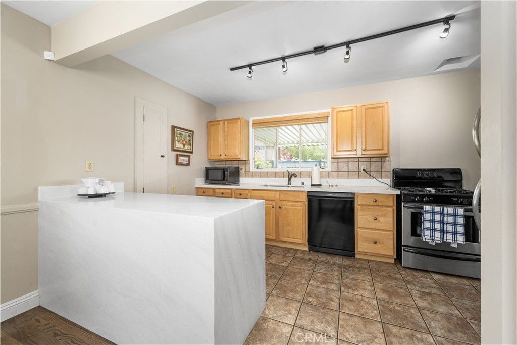 listing image 130720965903805336972
