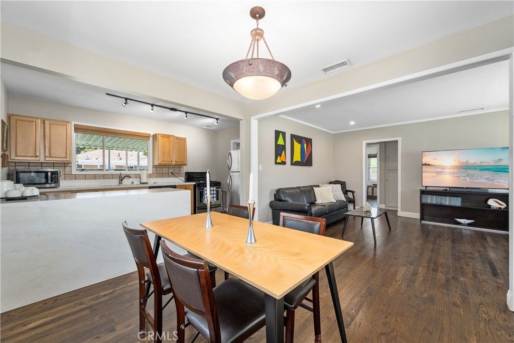 listing image 130729061612120792347