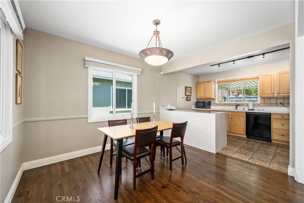 listing image 130729510015983523831