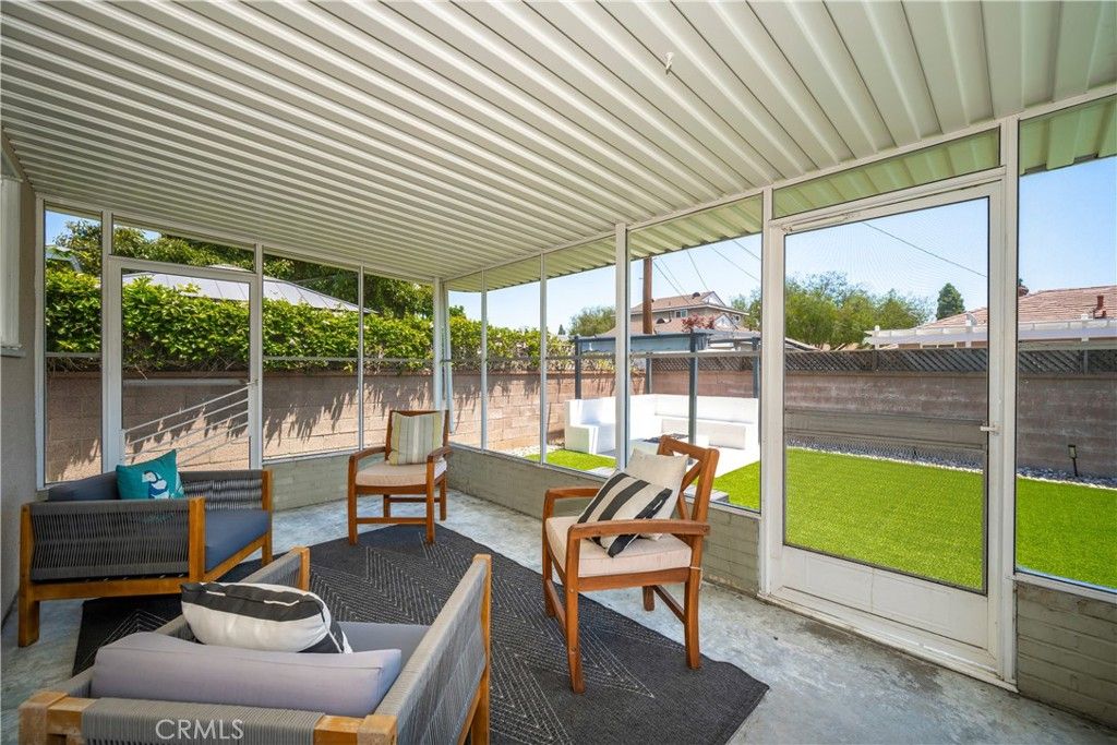 listing image 130724463020864709118