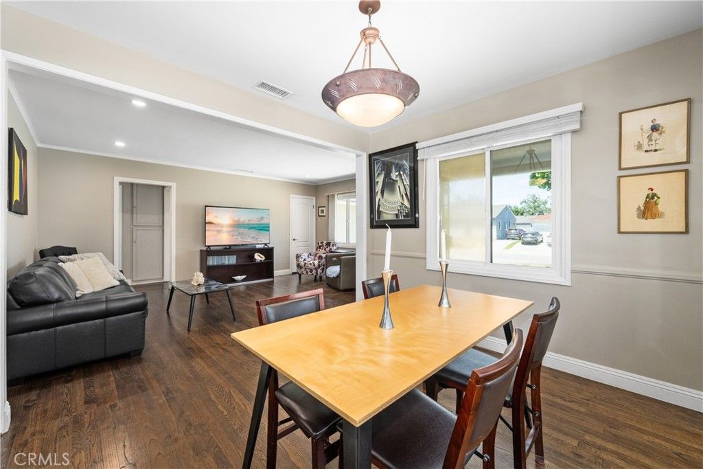listing image 130721520549061537555