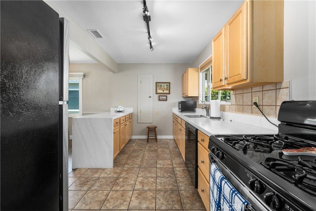 listing image 130725429133457014448
