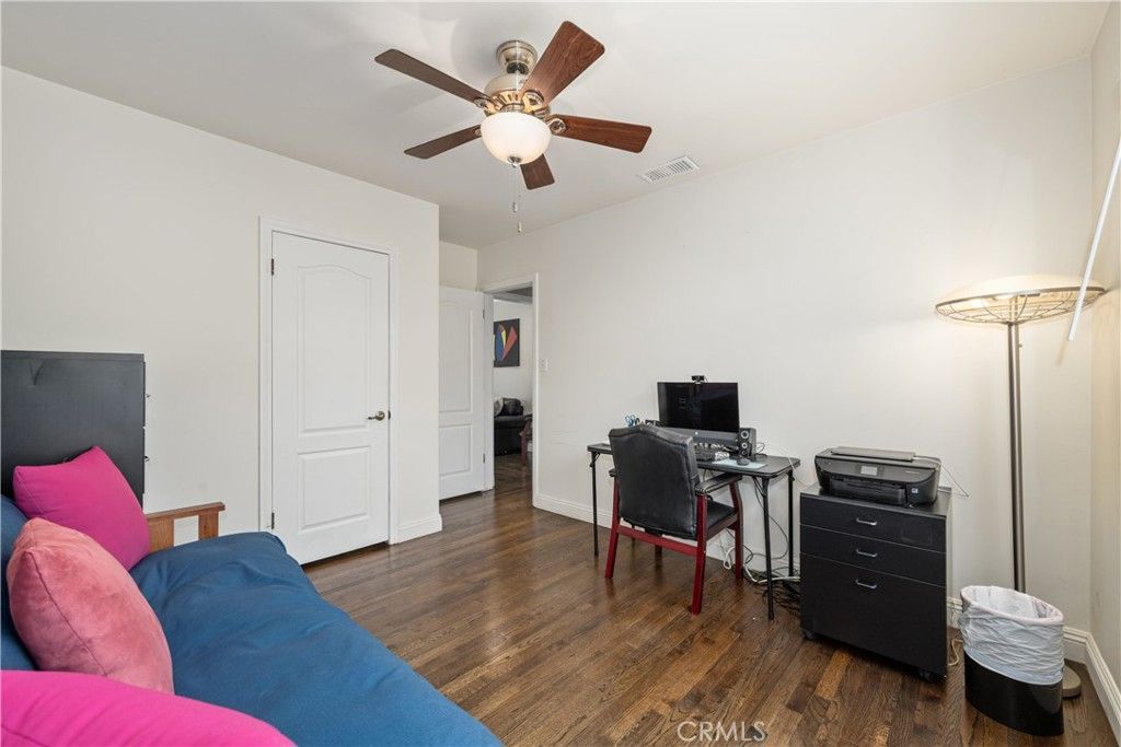 listing image 130729077457153992097