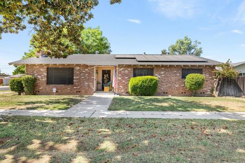 Photo of 1646 W Cornell Avenue, Fresno, CA 93705 (MLS # PTP2503887) Photo of 1646 W Cornell Avenue, Fresno, CA 93705 (MLS # PTP2503887)