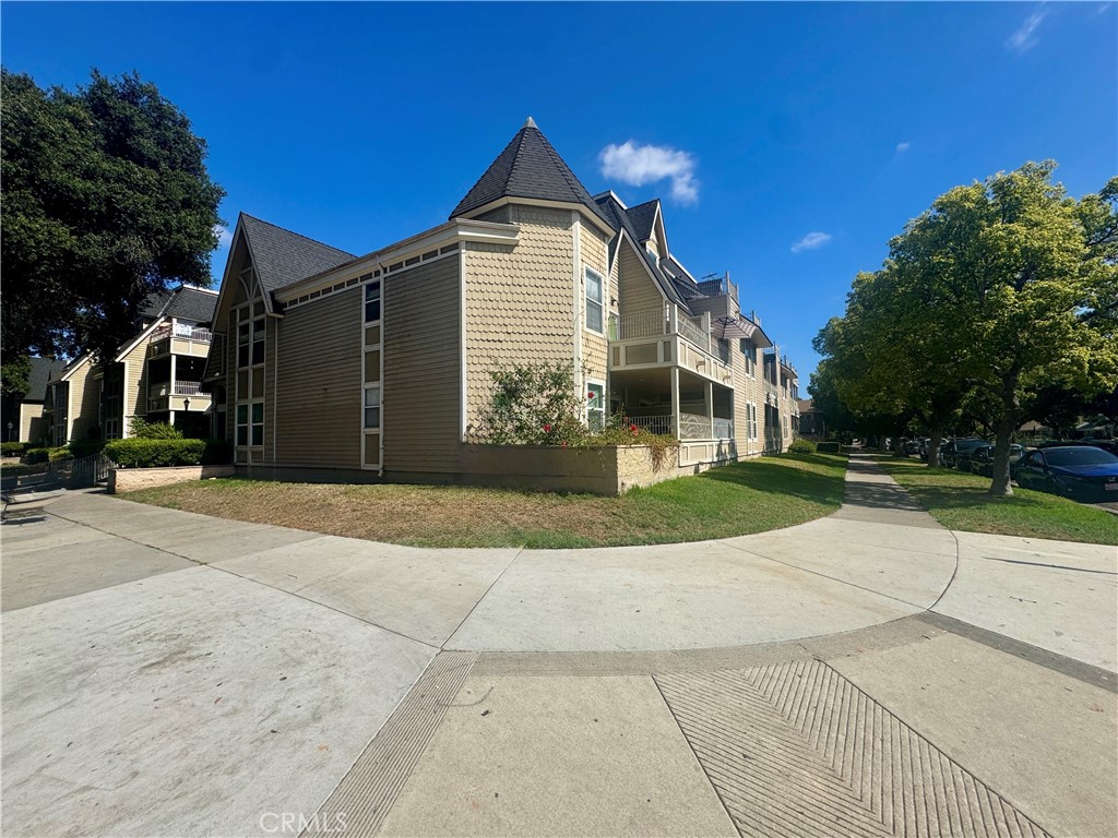 300 E Chestnut Avenue 301