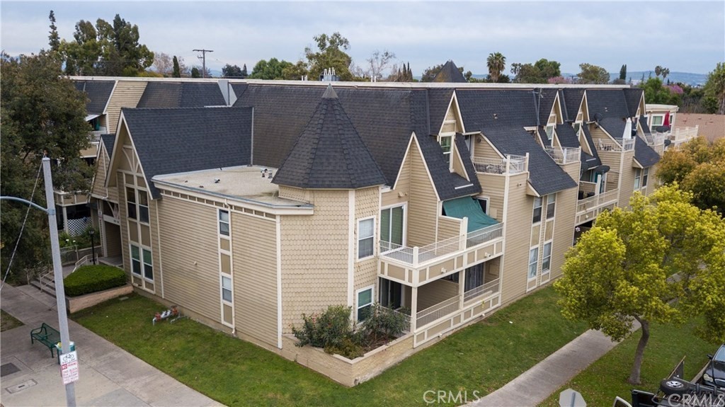 Chestnut Square (CHSQ) - Residential Lease