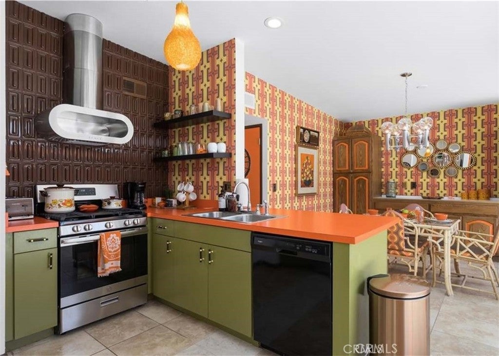 2233 N Cardillo