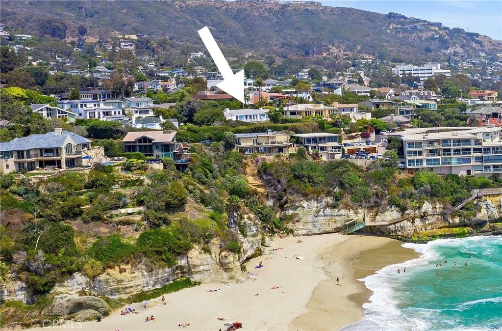 Photo of 31571 Bluff Drive, Laguna Beach, CA 92651 (MLS # LG26053624)