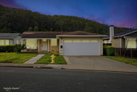 Photo of 1024 Rio Vista Drive, Pacifica, CA 94044 (MLS # ML82041077)