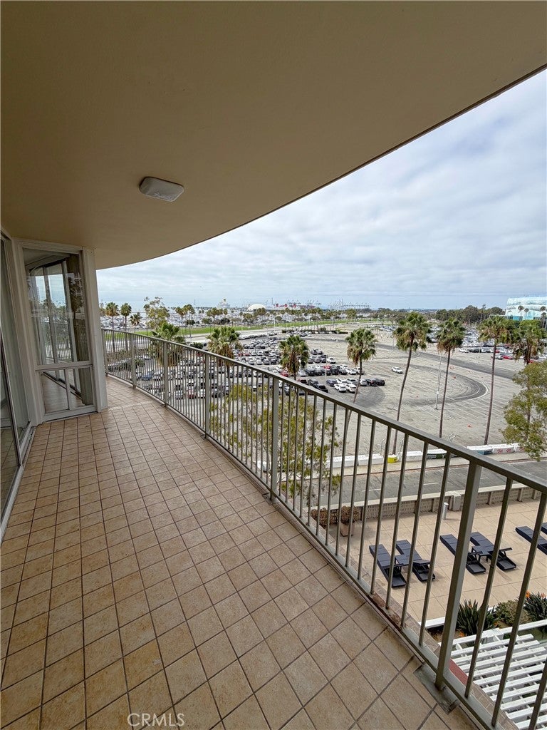 700 E Ocean 808