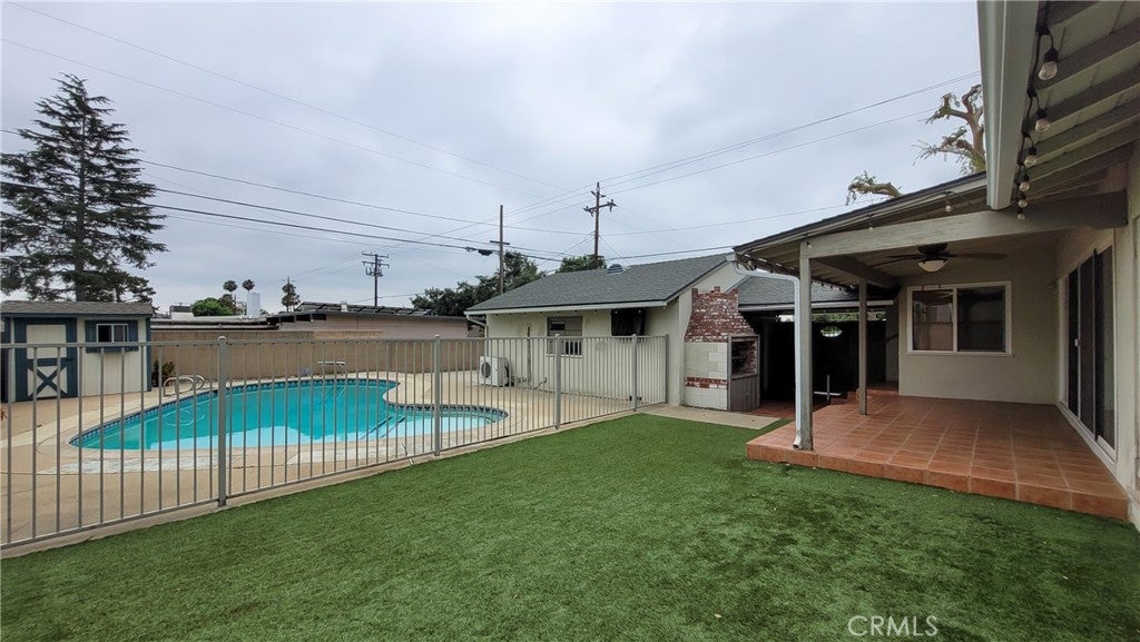 504 E Foothill