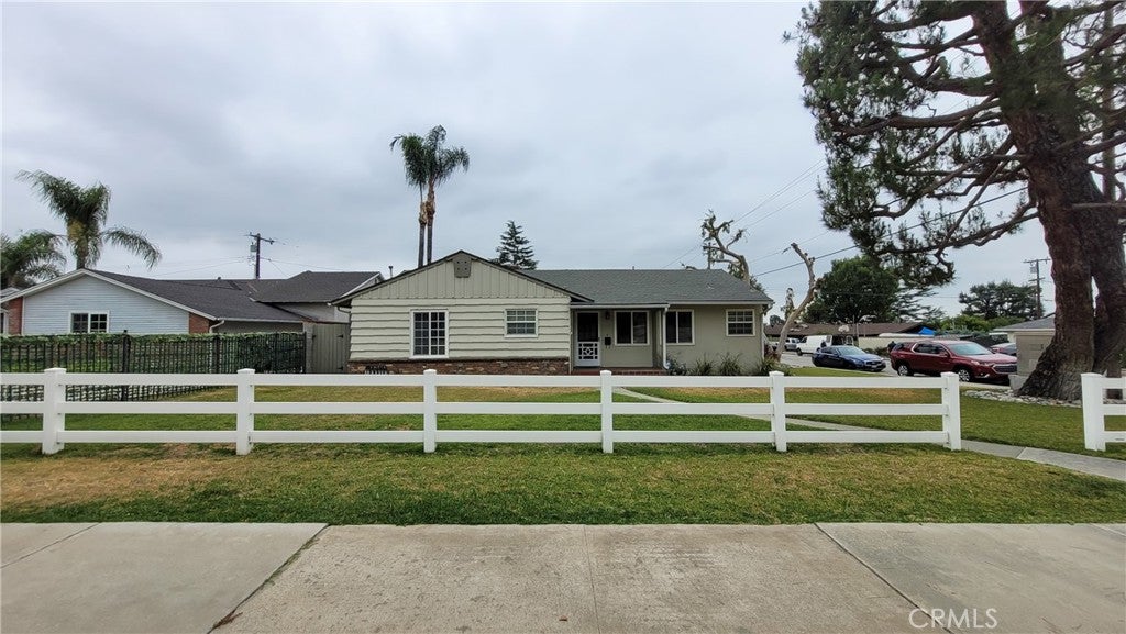 504 E Foothill
