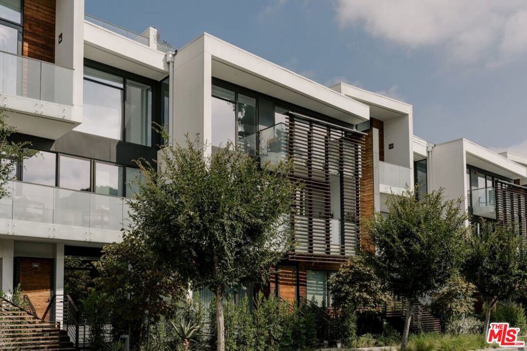 Photo of 702 N Doheny Drive #TH21, West Hollywood, CA 90069 (MLS # 25606419)