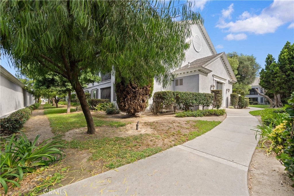 1611 S Pomona D13