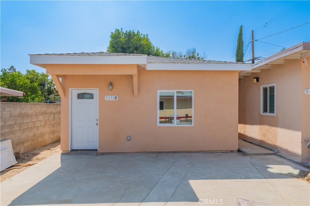 Newly built 2-bedroom, 2-bathroom ADU in the heart of Temple City. Designed for modern comfort and efficiency, the home comes equipped with solar panels to help reduce energy costs while promoting sustainability. Inside, you'll find a bright, open living space with brand-new finishes throughout. The thoughtful layout provides privacy for both bedrooms, each with easy access to its own bathroom, making it ideal for roommates, family members, or a home office setup.
This home includes two on-site parking spaces, and additional parking is available on the street with a permit from the City. The property is available for immediate move-in. Rent is $3,000 per month with a security deposit of $6,000 (two months' rent). Tenants are responsible for utilities, and smoking is not permitted.
Located in a convenient Temple City neighborhood, the property offers quick access to shopping, dining, and public transit. Schedule a tour today and make this beautiful ADU your new home.