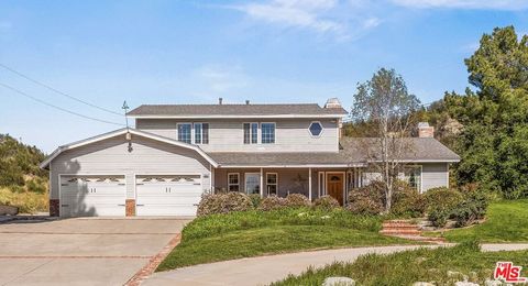 Photo of 28132 Oak Spring Canyon Road, Canyon Country, CA 91387 (MLS # 26669715)