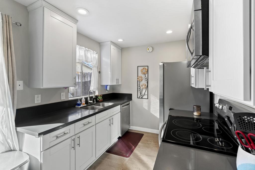 12553 Mapleview Street 8