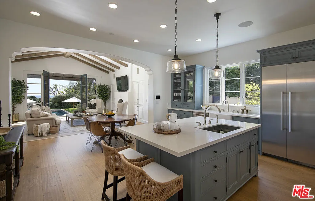 Santa Barbara, California 93110, United States, 4 Bedrooms Bedrooms, ,4 BathroomsBathrooms,Residential,Active,94303