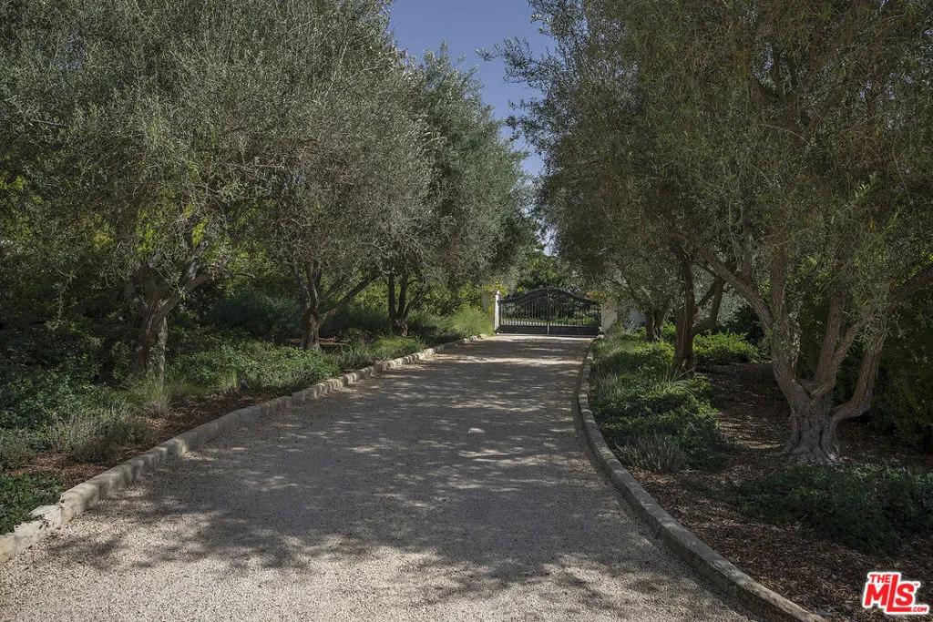 Santa Barbara, California 93110, United States, 4 Bedrooms Bedrooms, ,4 BathroomsBathrooms,Residential,Active,94303