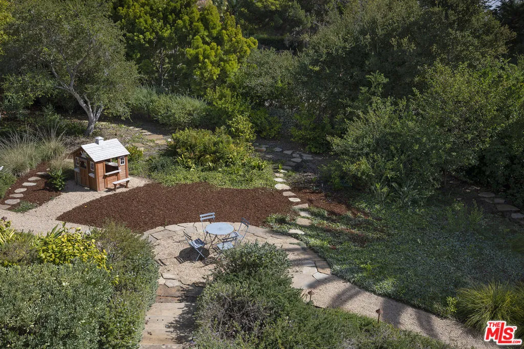 Santa Barbara, California 93110, United States, 4 Bedrooms Bedrooms, ,4 BathroomsBathrooms,Residential,Active,94303