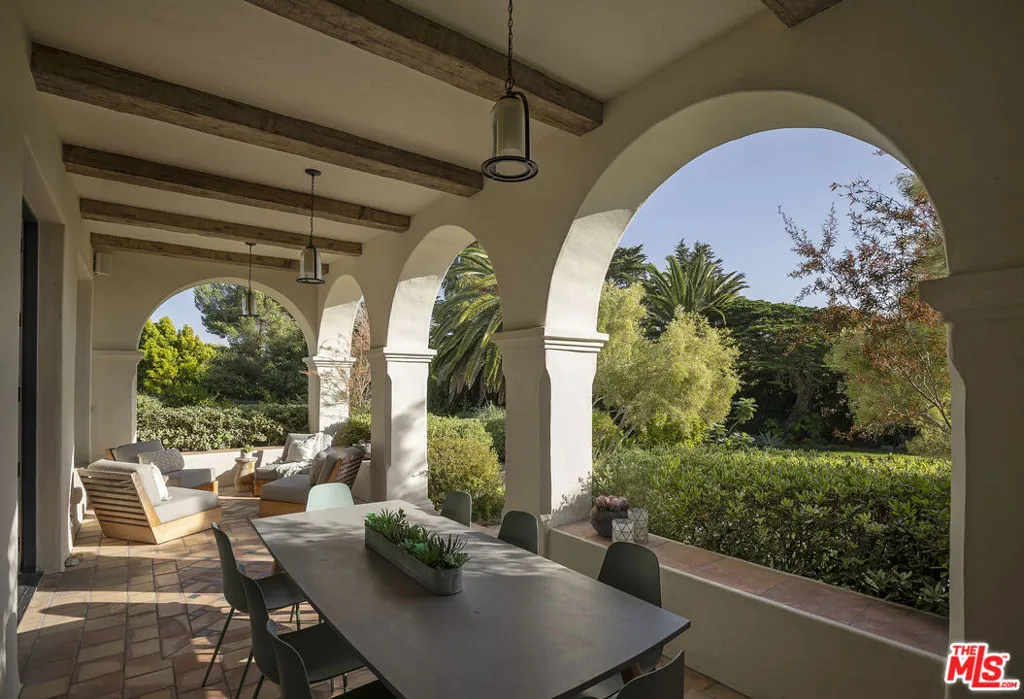 Santa Barbara, California 93110, United States, 4 Bedrooms Bedrooms, ,4 BathroomsBathrooms,Residential,Active,94303