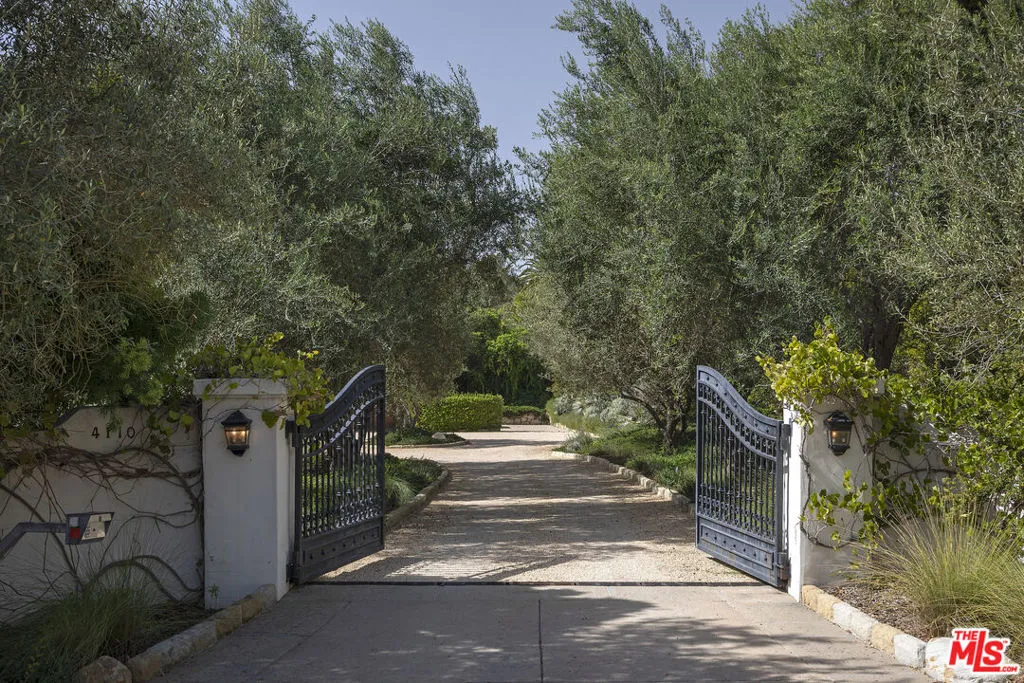 Santa Barbara, California 93110, United States, 4 Bedrooms Bedrooms, ,4 BathroomsBathrooms,Residential,Active,94303