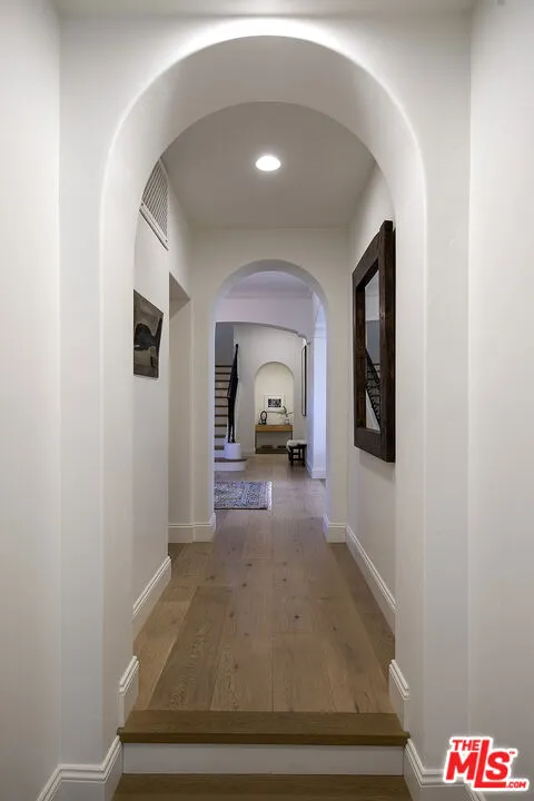 Santa Barbara, California 93110, United States, 4 Bedrooms Bedrooms, ,4 BathroomsBathrooms,Residential,Active,94303