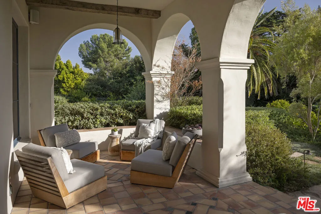 Santa Barbara, California 93110, United States, 4 Bedrooms Bedrooms, ,4 BathroomsBathrooms,Residential,Active,94303