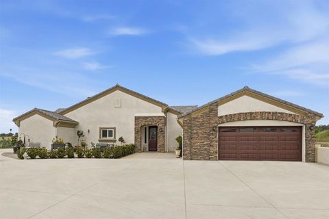 Photo of 3600 Linda Vista Drive, Fallbrook, CA 92028 (MLS # NDP2602278)