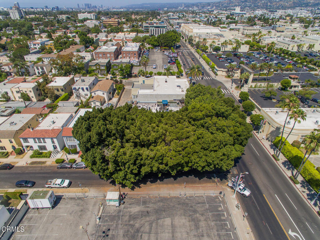 Properties 4 5426 Melrose Avenue