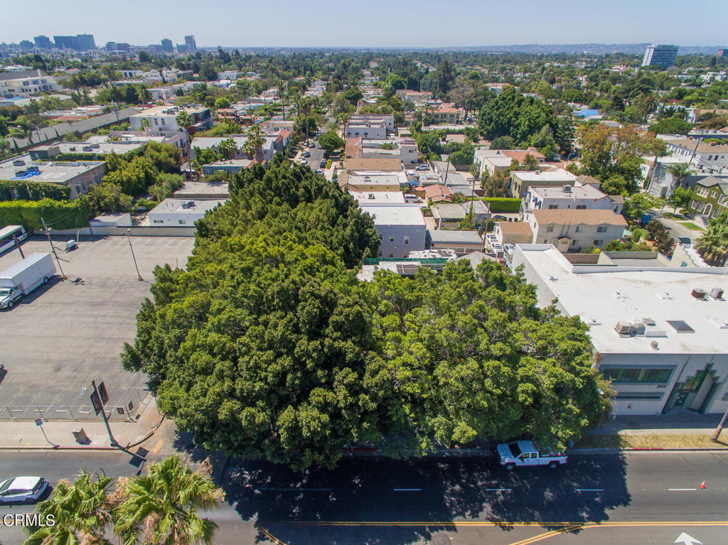 Properties 2 5426 Melrose Avenue