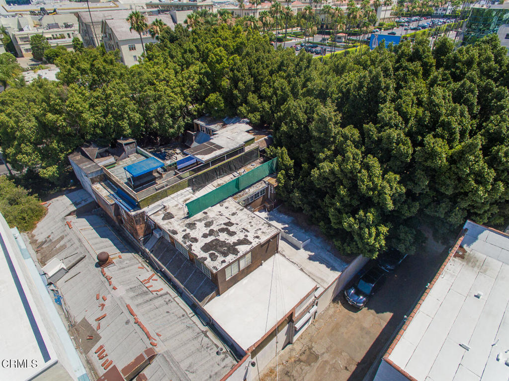 Properties 1 5426 Melrose Avenue