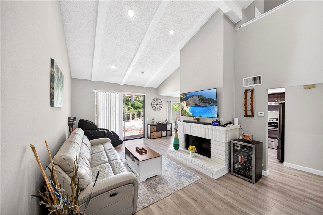 949 Creekside