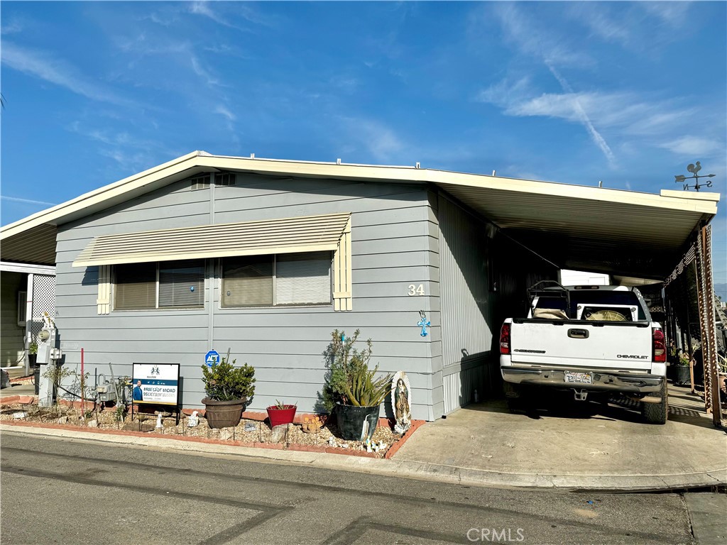 1895 W Devonshire Avenue 34