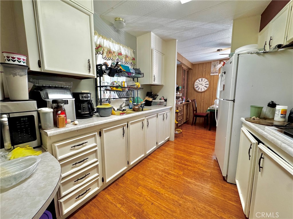 1895 W Devonshire Avenue 34