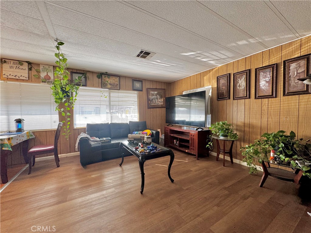 1895 W Devonshire Avenue 34